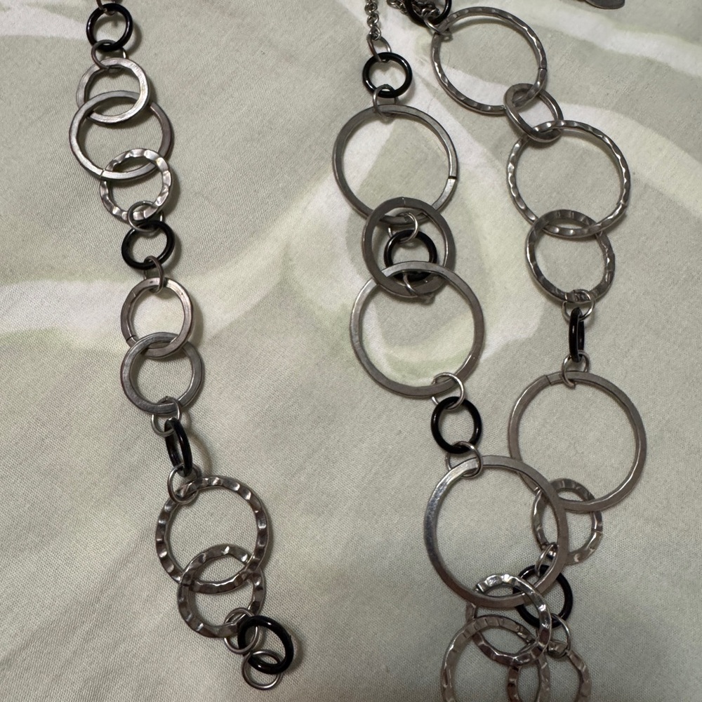 GUESS  Elegant Silver and Black Chain Necklace and Bracelet Set